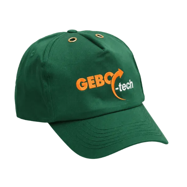 Grüne Anstoßkappe mit rotem Firmenlogo „Gebo“