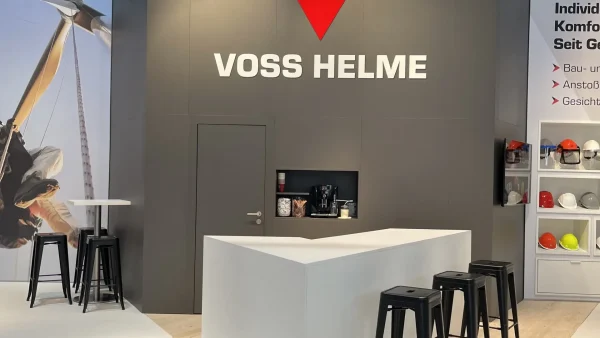 Voss-Helme-Messestand mit Verkaufstresen, A+A 2025 Düsseldorf