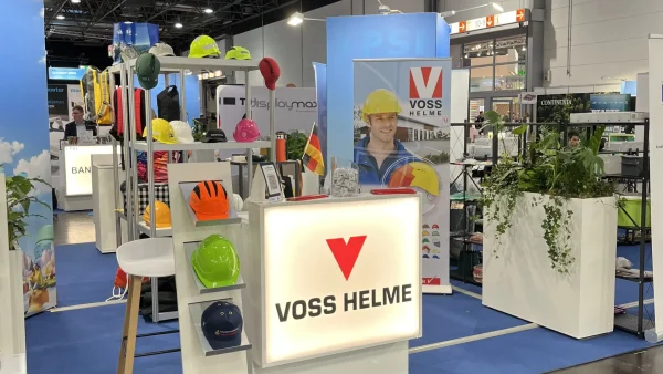 Blick auf den Messestand von Voss Helme auf der PSI-Messe